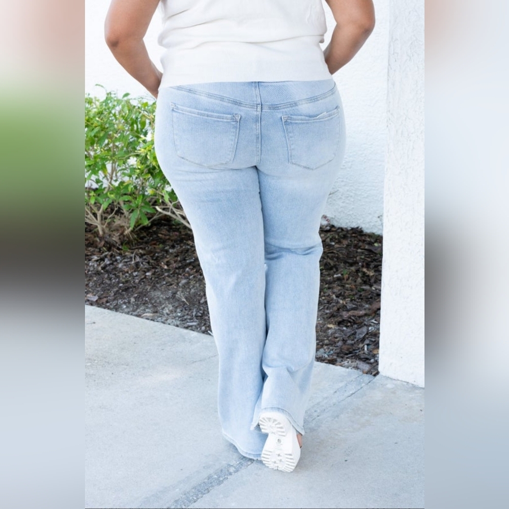 Risen, Double Agent High Rise Straight Leg Light Wash Jean, NWT 14W-16W - Picture 9 of 9